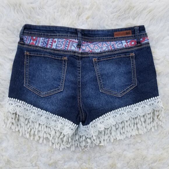Fringe Trim Shorts Stretch Denim LEI Low Rise Ashley Size 9 Lace Crochet Boho - Picture 7 of 8